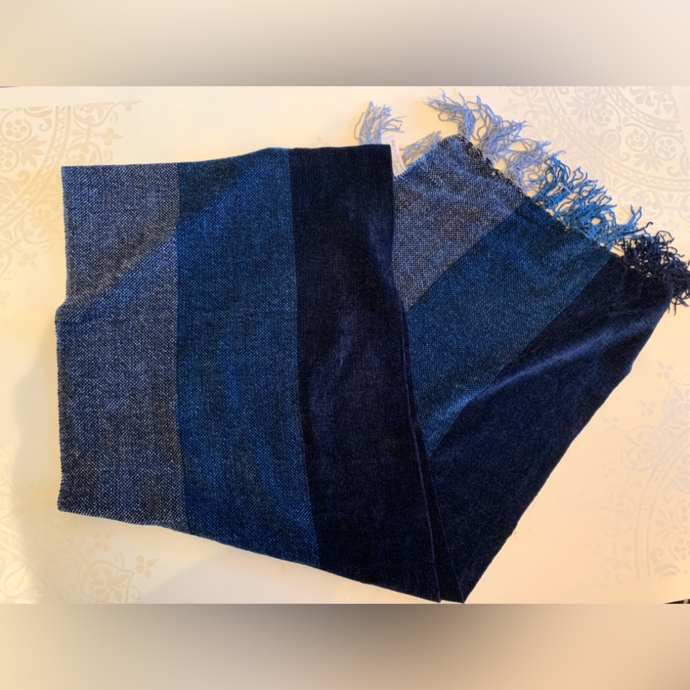 FOULANDS & ACCESSORIES Blue Textured Scarf